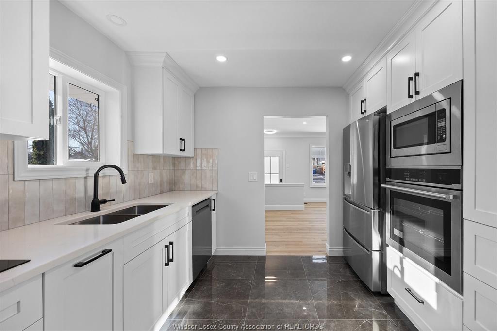 2692 Everts, Windsor, ON