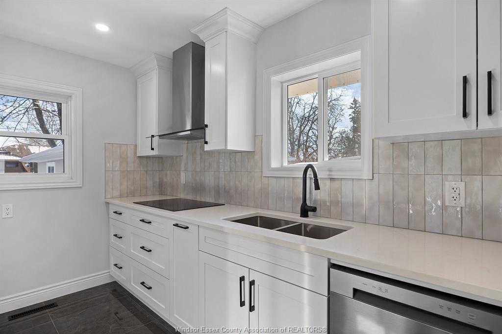 2692 Everts, Windsor, ON