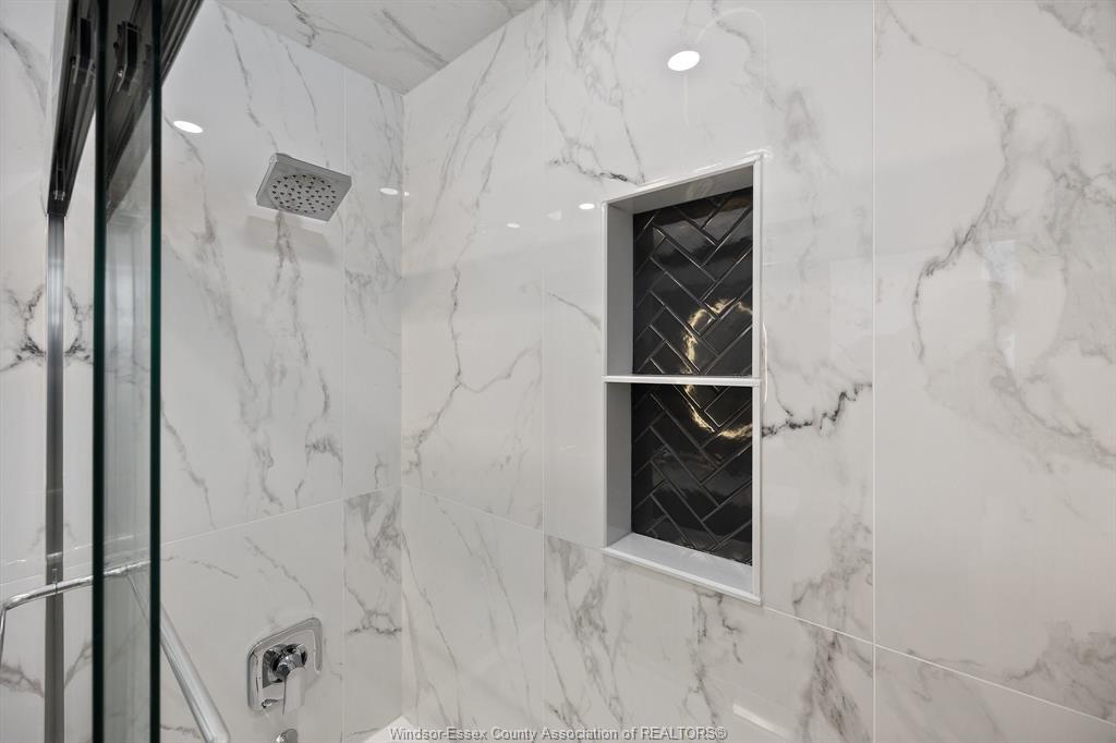 2692 Everts, Windsor, ON