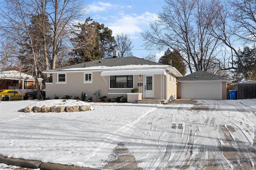 2692 Everts, Windsor, ON