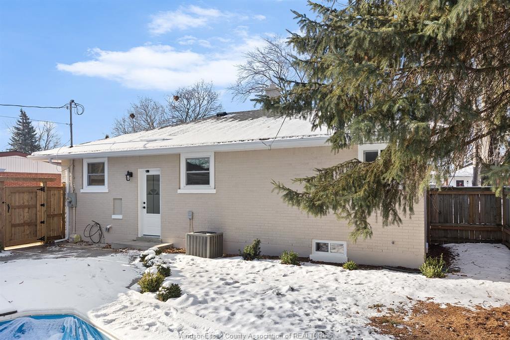 2692 Everts, Windsor, ON