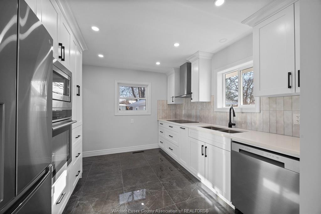 2692 Everts, Windsor, ON