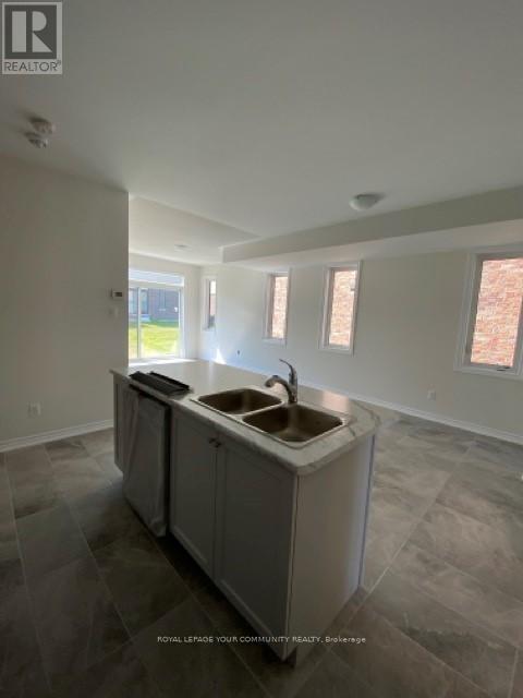 132 Nottingham Road, Barrie, ON - Indoor Photo Showing Kitchen With Double Sink