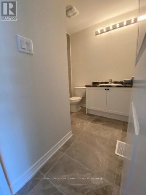 132 Nottingham Road, Barrie, ON - Indoor Photo Showing Bathroom