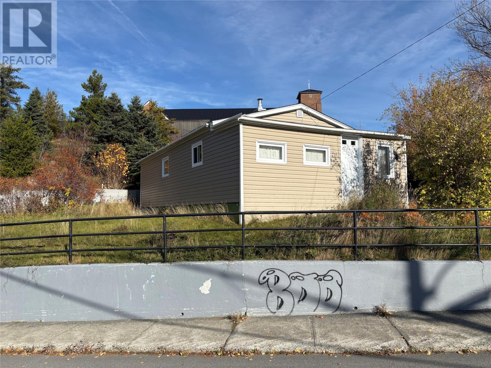 8 Thirteenth Avenue, Grand Falls Windsor, NL - Outdoor