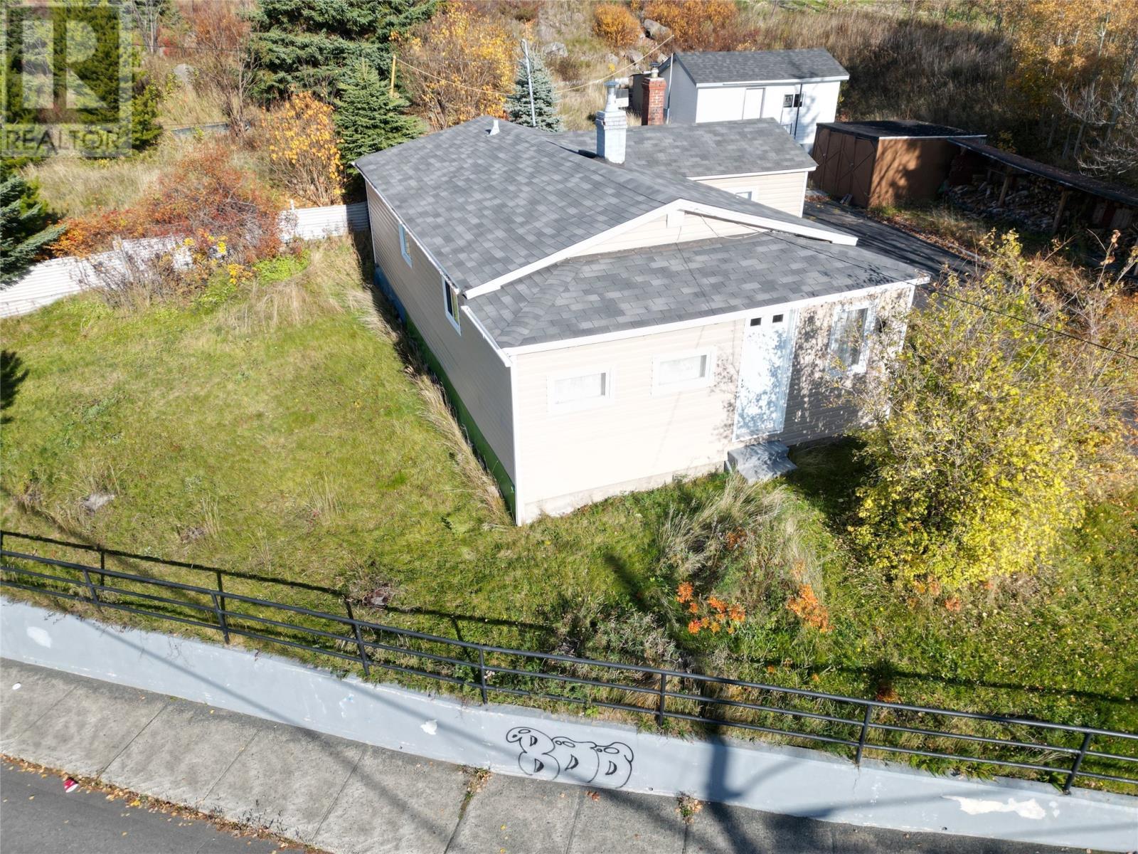 8 Thirteenth Avenue, Grand Falls Windsor, NL - Outdoor