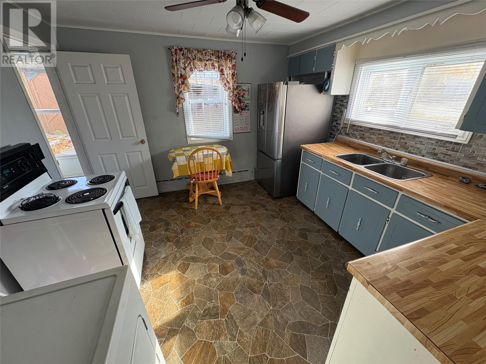 8 Thirteenth Avenue, Grand Falls Windsor, NL - Indoor