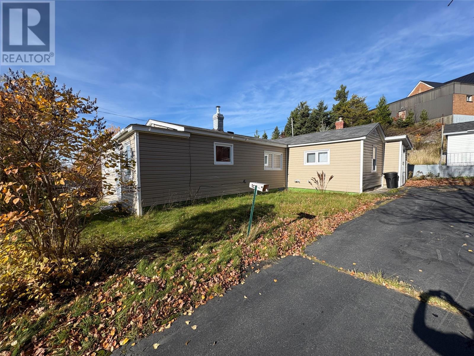 8 Thirteenth Avenue, Grand Falls Windsor, NL - Outdoor