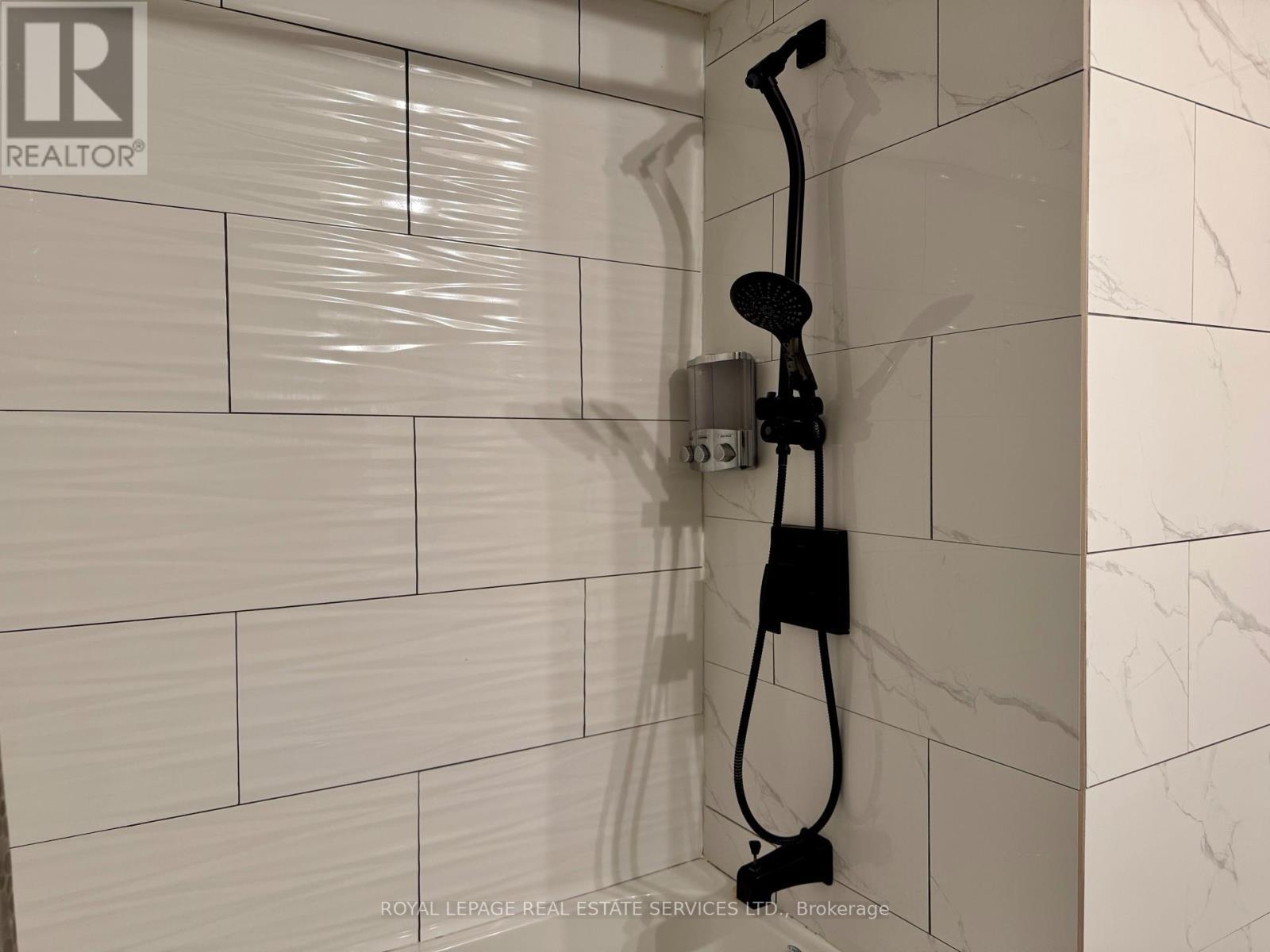 70 Hisey Crescent, Toronto, ON - Indoor