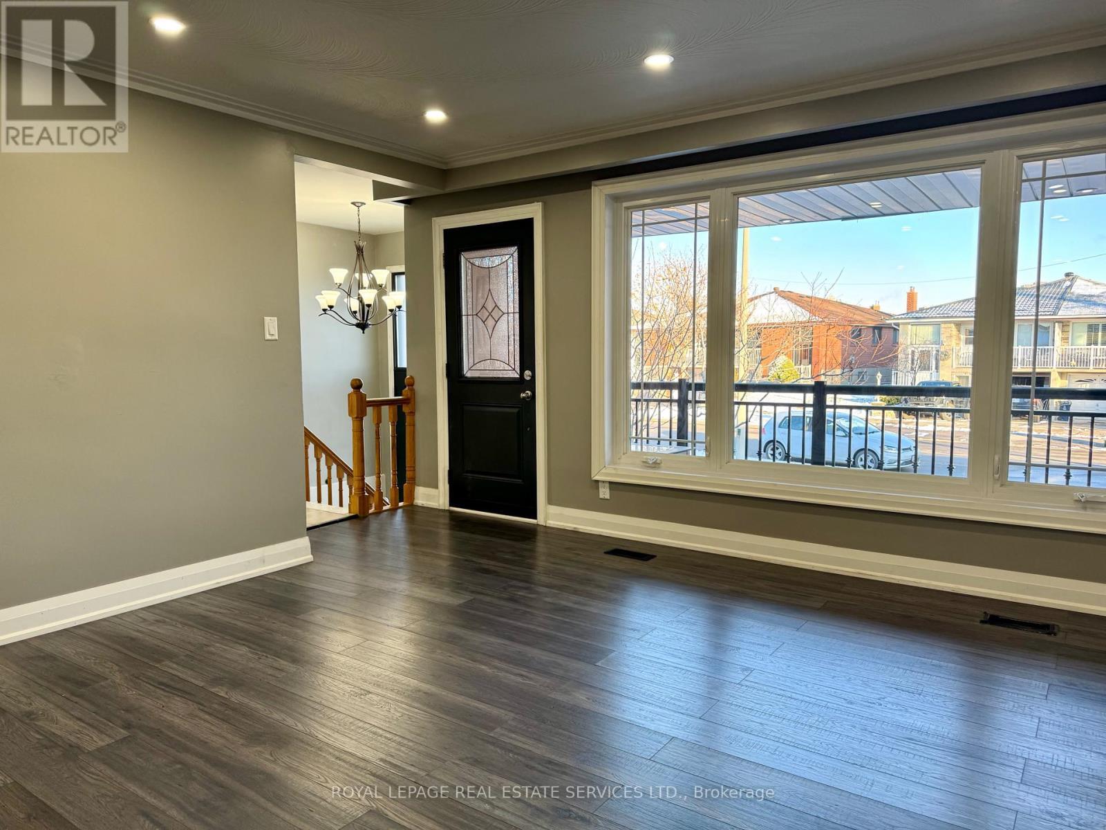 70 Hisey Crescent, Toronto, ON - Indoor Photo Showing Other Room