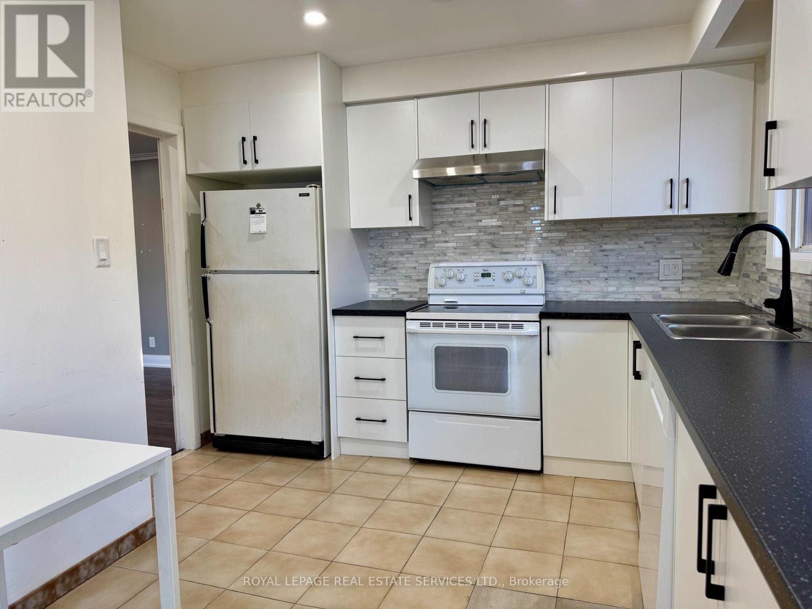 70 Hisey Crescent, Toronto, ON - Indoor Photo Showing Kitchen