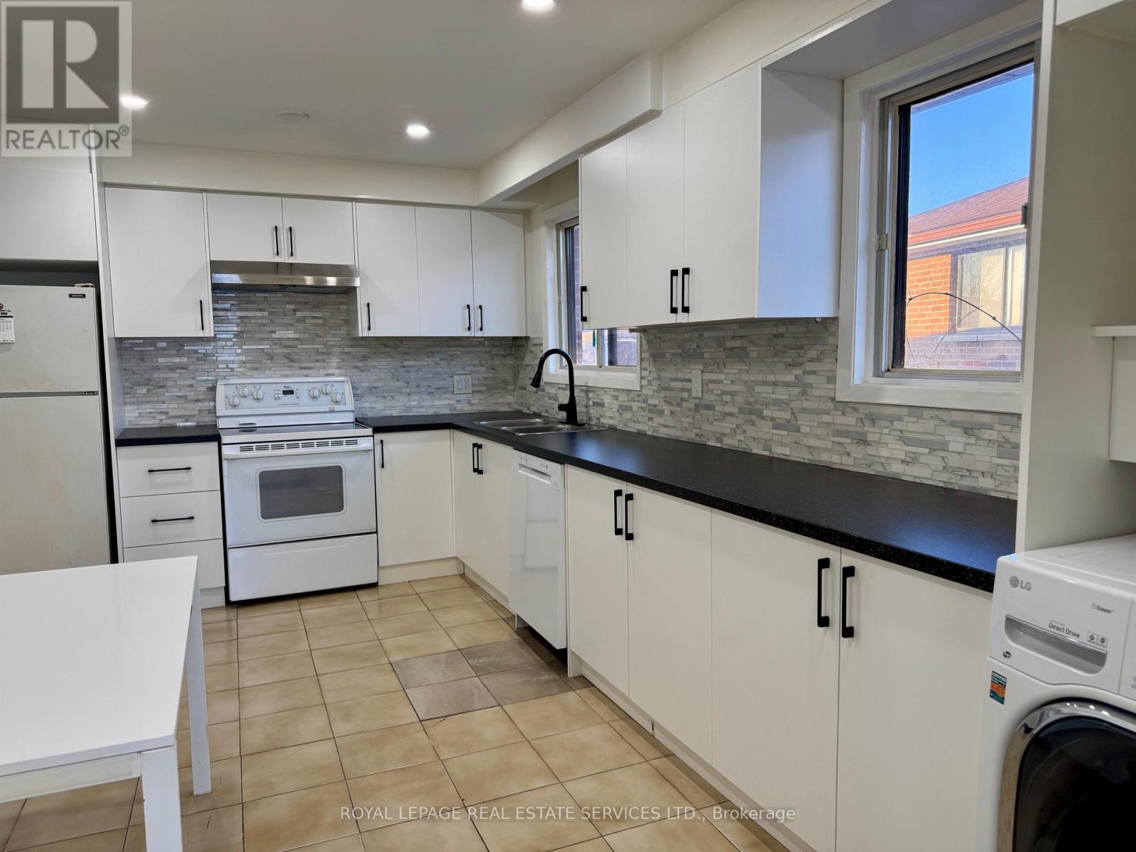 70 Hisey Crescent, Toronto, ON - Indoor