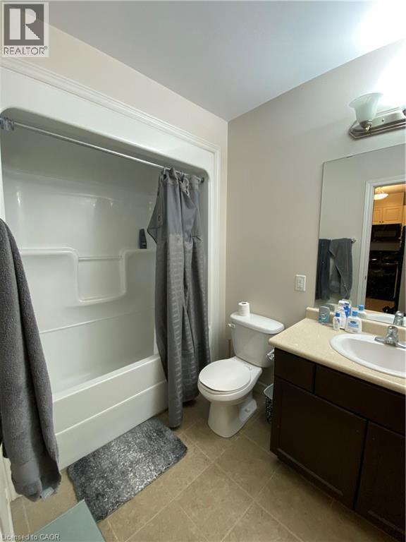 3200 Regional Road 56 Unit# 210, Binbrook, ON - Indoor Photo Showing Bathroom