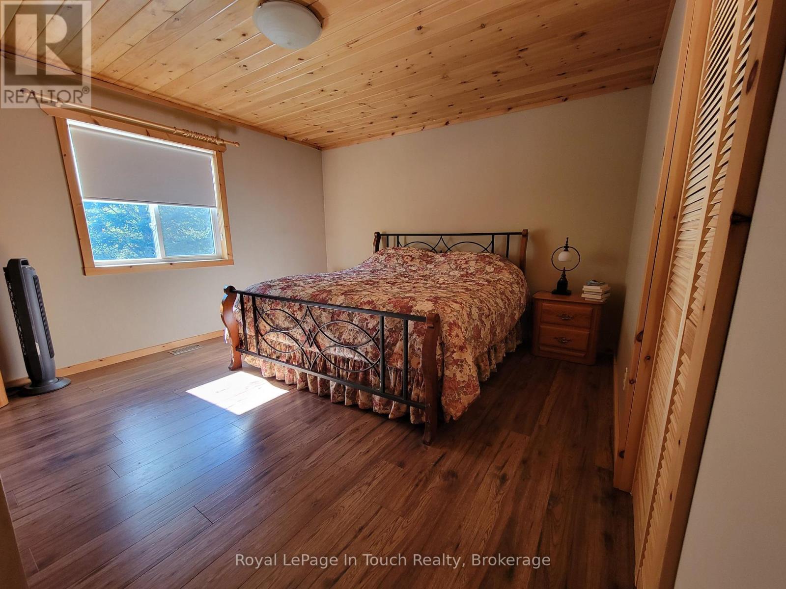 5631 Upper Big Chute Road, Severn, ON - Indoor Photo Showing Bedroom