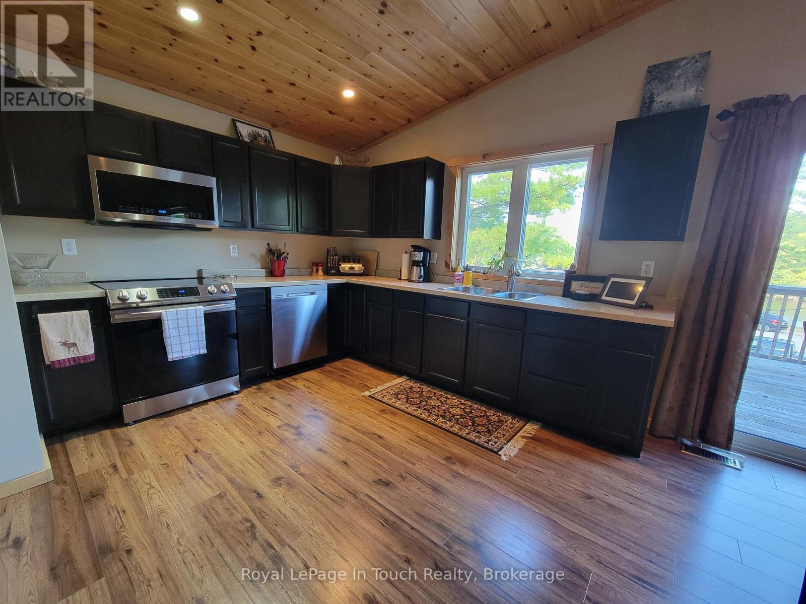 5631 Upper Big Chute Road, Severn, ON - Indoor Photo Showing Kitchen With Double Sink