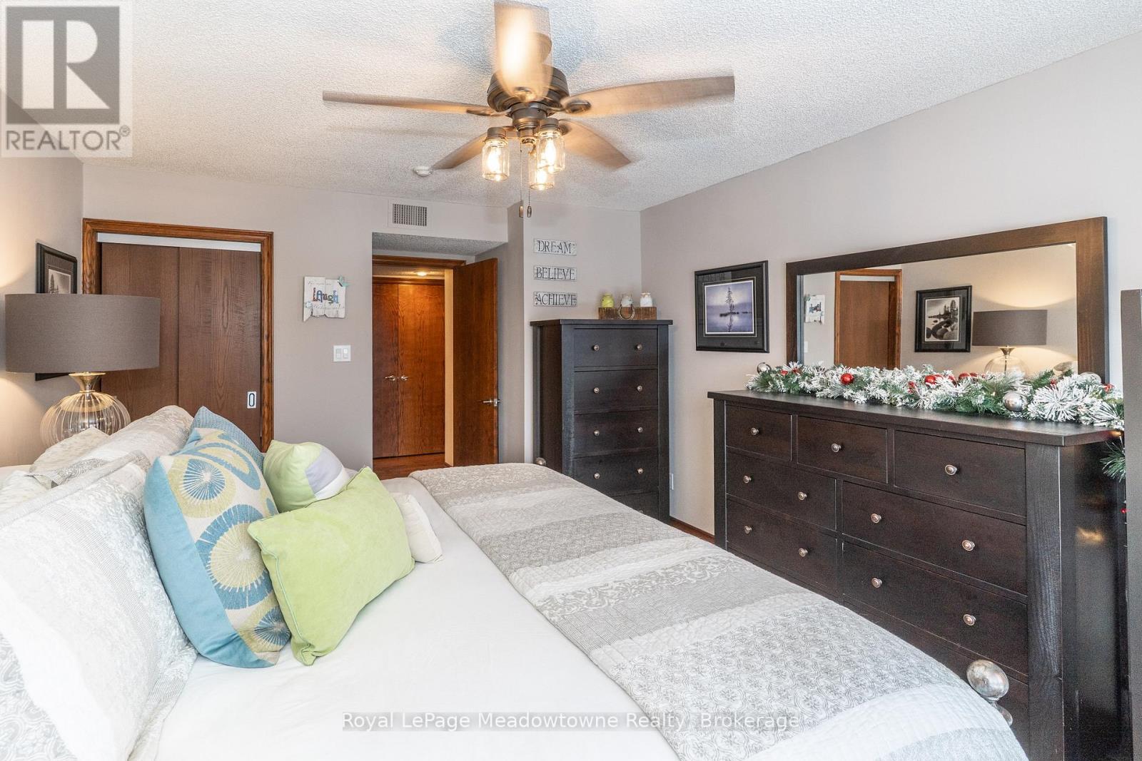 301 - 34 Deerhurst Greens Road, Huntsville (Chaffey), ON - Indoor Photo Showing Bedroom