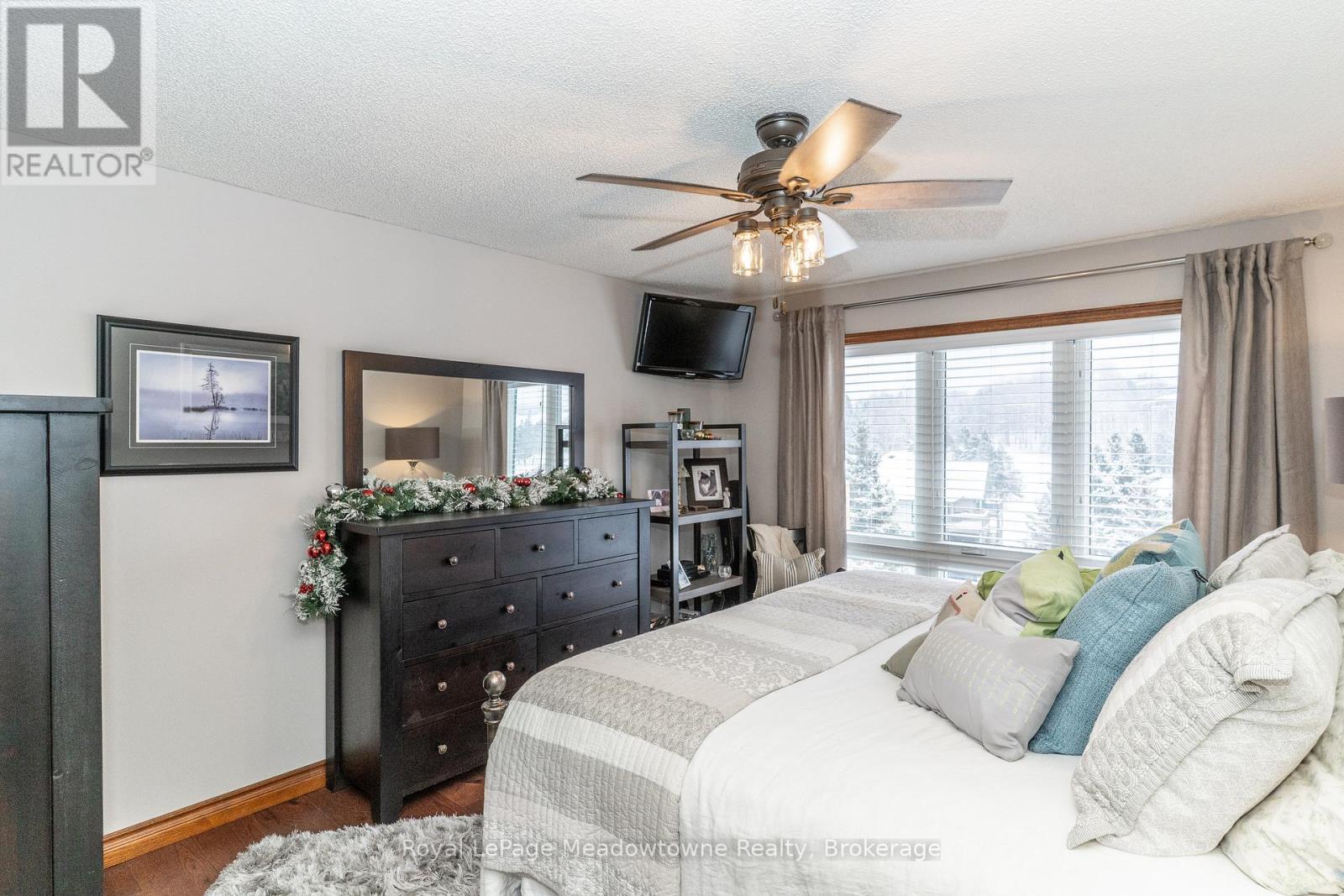 301 - 34 Deerhurst Greens Road, Huntsville (Chaffey), ON - Indoor Photo Showing Bedroom