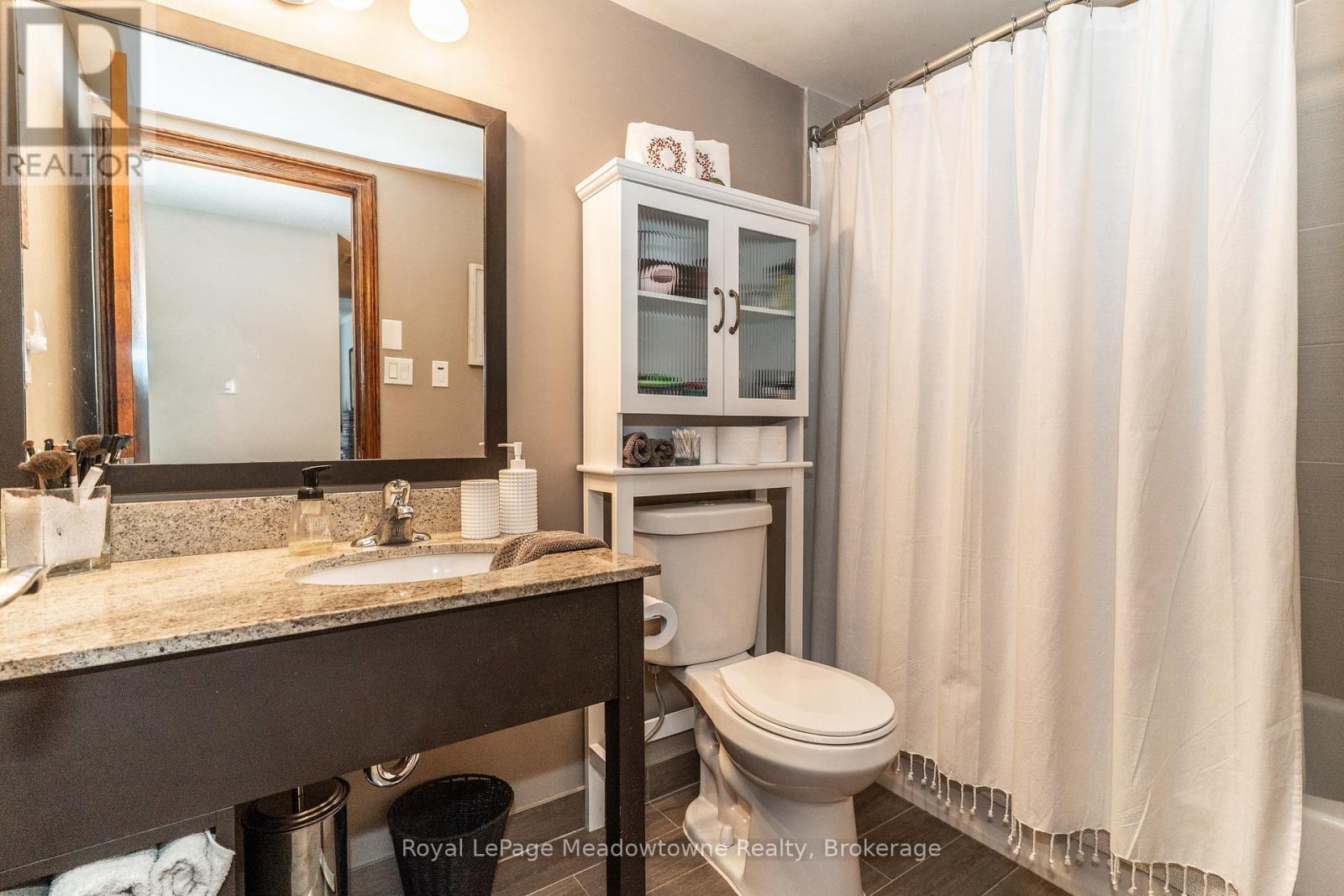 301 - 34 Deerhurst Greens Road, Huntsville (Chaffey), ON - Indoor Photo Showing Bathroom