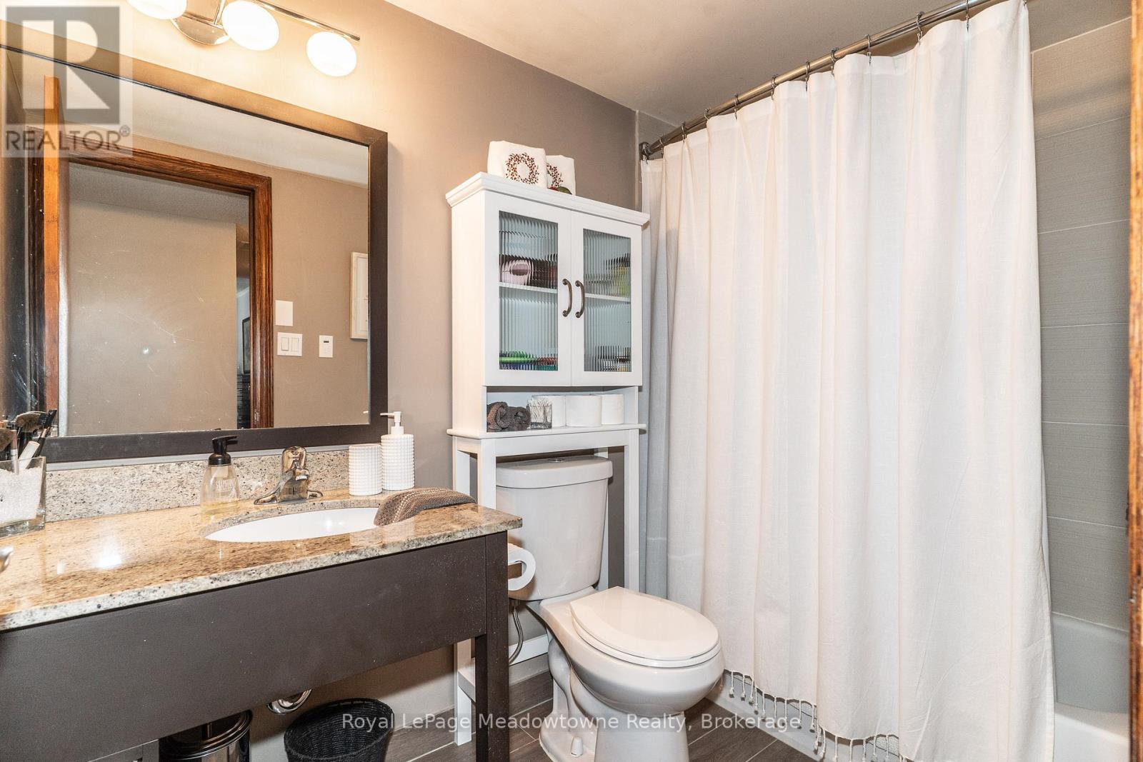 301 - 34 Deerhurst Greens Road, Huntsville (Chaffey), ON - Indoor Photo Showing Bathroom