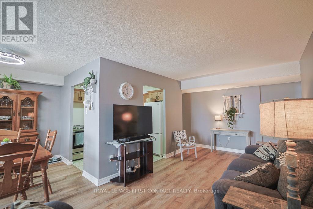 808 - 20 William Roe Boulevard, Newmarket, ON - Indoor Photo Showing Living Room