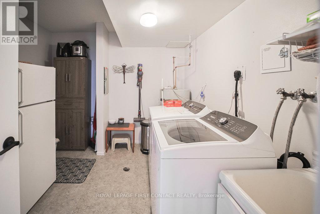 808 - 20 William Roe Boulevard, Newmarket, ON - Indoor Photo Showing Laundry Room