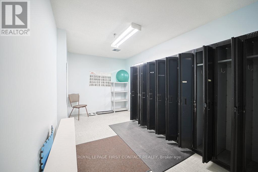 808 - 20 William Roe Boulevard, Newmarket, ON - Indoor