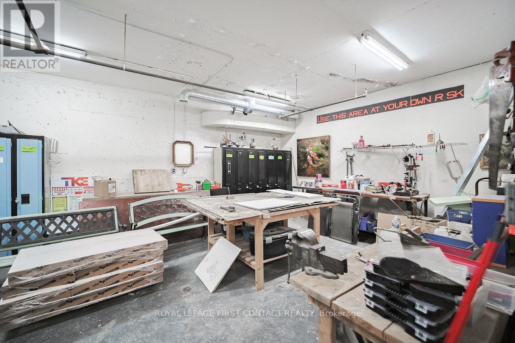 808 - 20 William Roe Boulevard, Newmarket, ON - Indoor