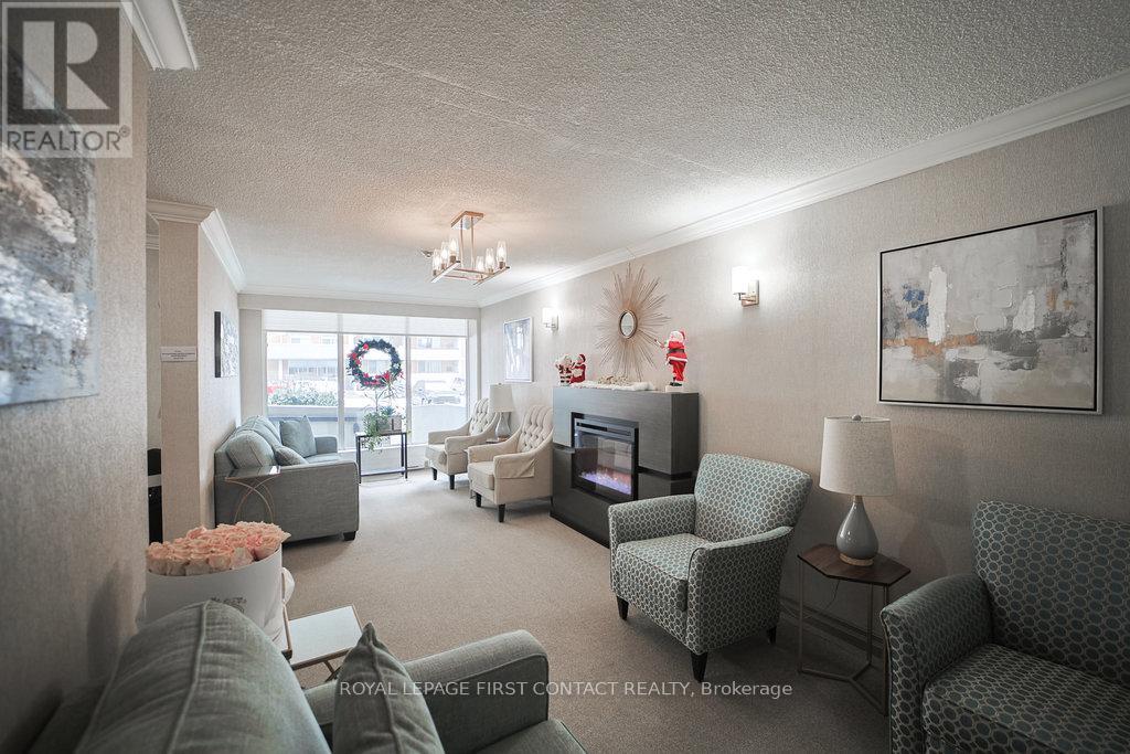 808 - 20 William Roe Boulevard, Newmarket, ON - Indoor Photo Showing Living Room