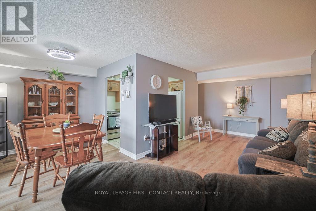 808 - 20 William Roe Boulevard, Newmarket, ON - Indoor