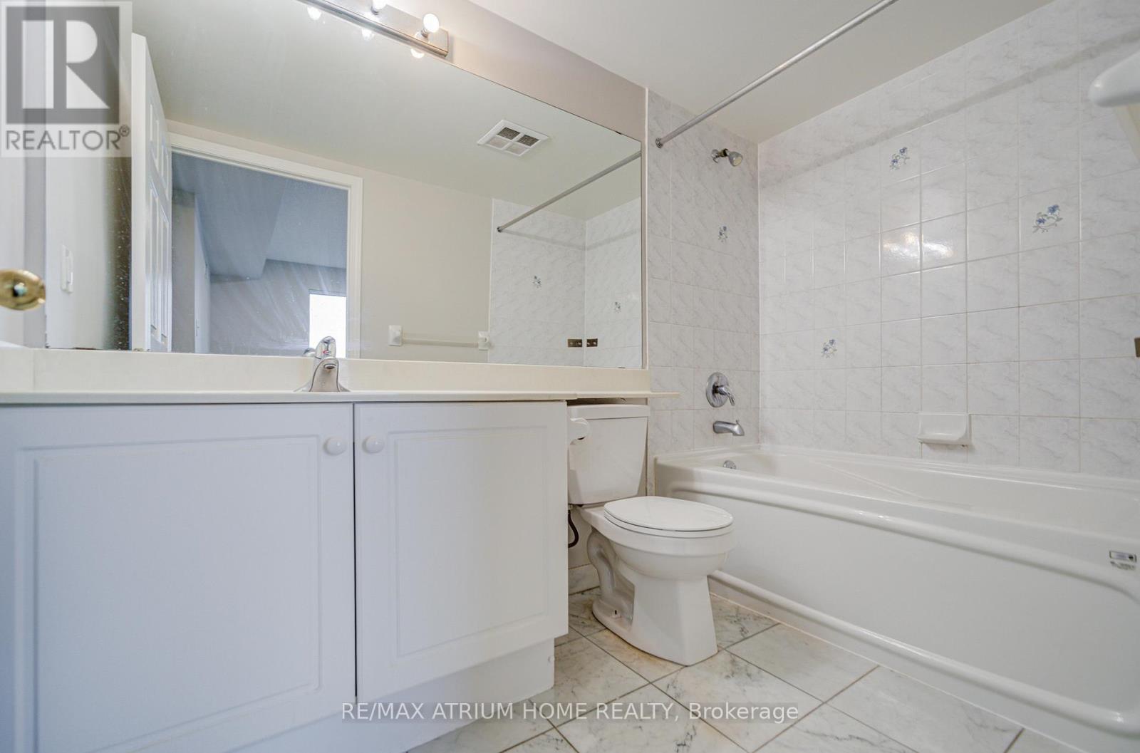 2315 - 7 Lorraine Drive, Toronto, ON - Indoor Photo Showing Bathroom