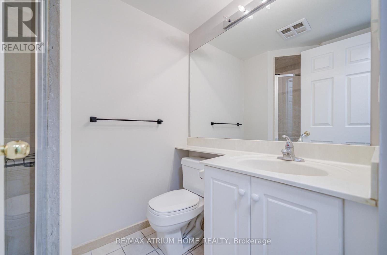 2315 - 7 Lorraine Drive, Toronto, ON - Indoor Photo Showing Bathroom