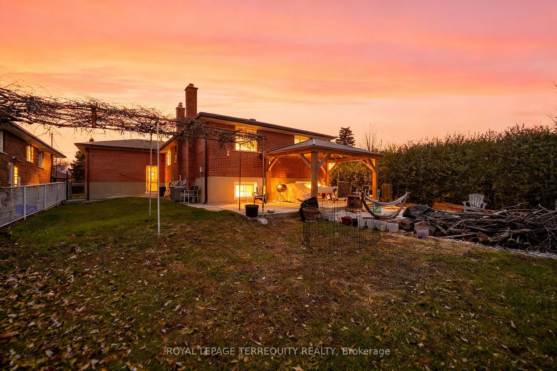 Upper-95 Stanley Road, Toronto, ON - Outdoor