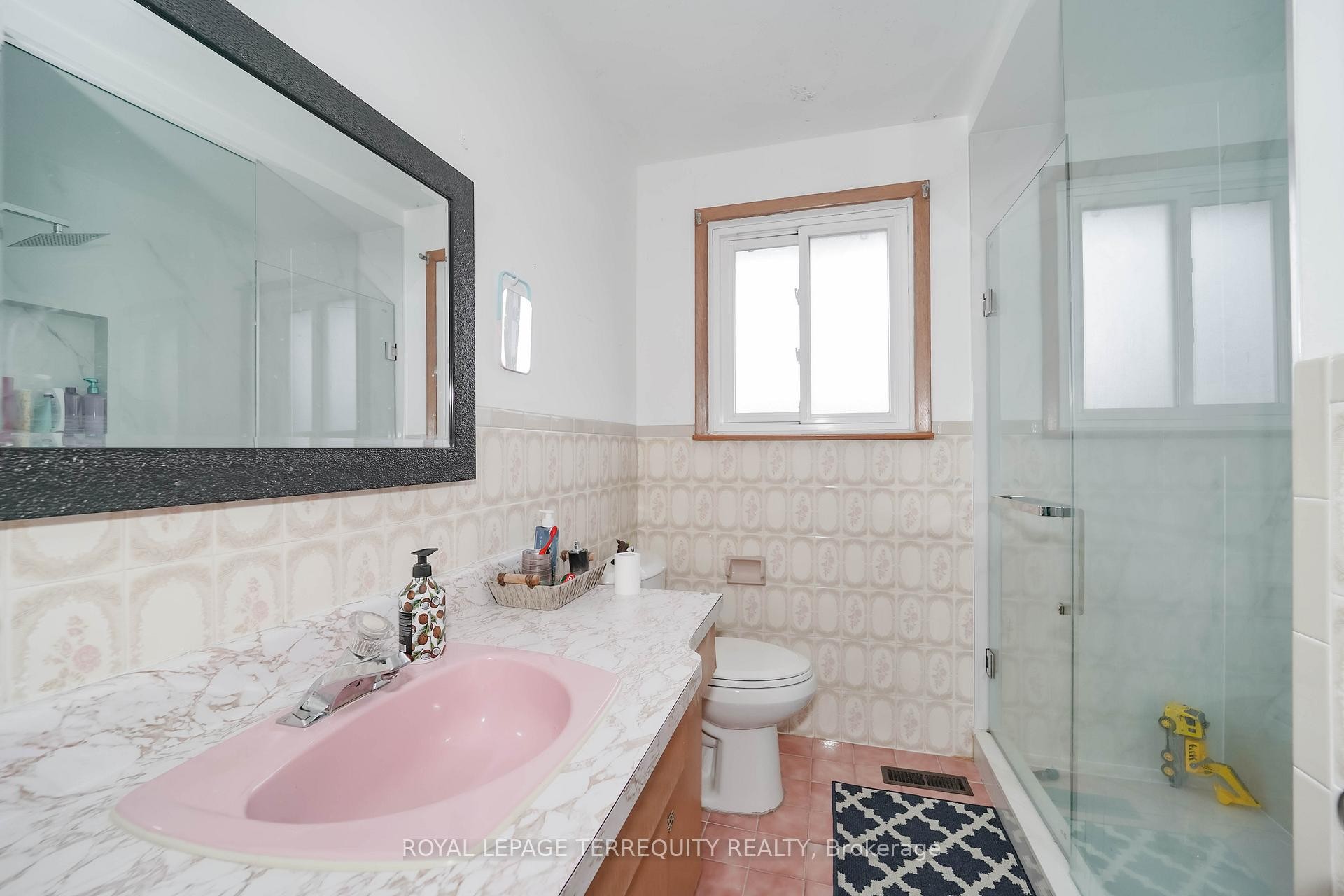 Upper-95 Stanley Road, Toronto, ON - Indoor Photo Showing Bathroom