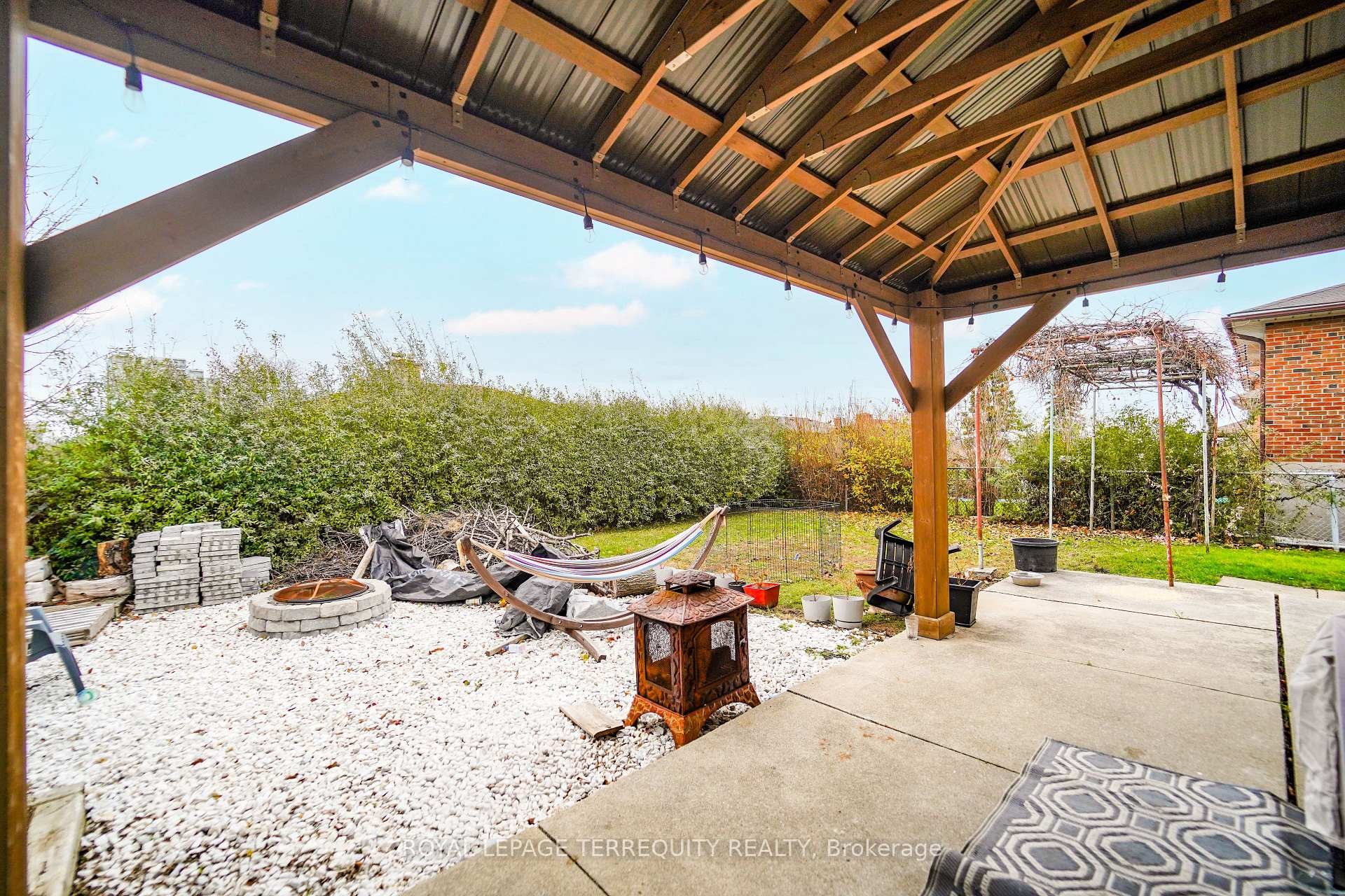 Upper-95 Stanley Road, Toronto, ON - Outdoor