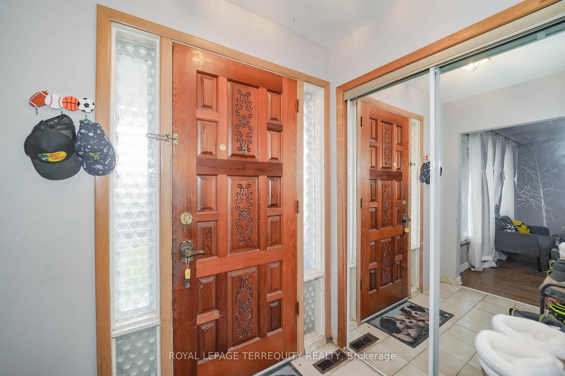 Upper-95 Stanley Road, Toronto, ON - Indoor Photo Showing Other Room