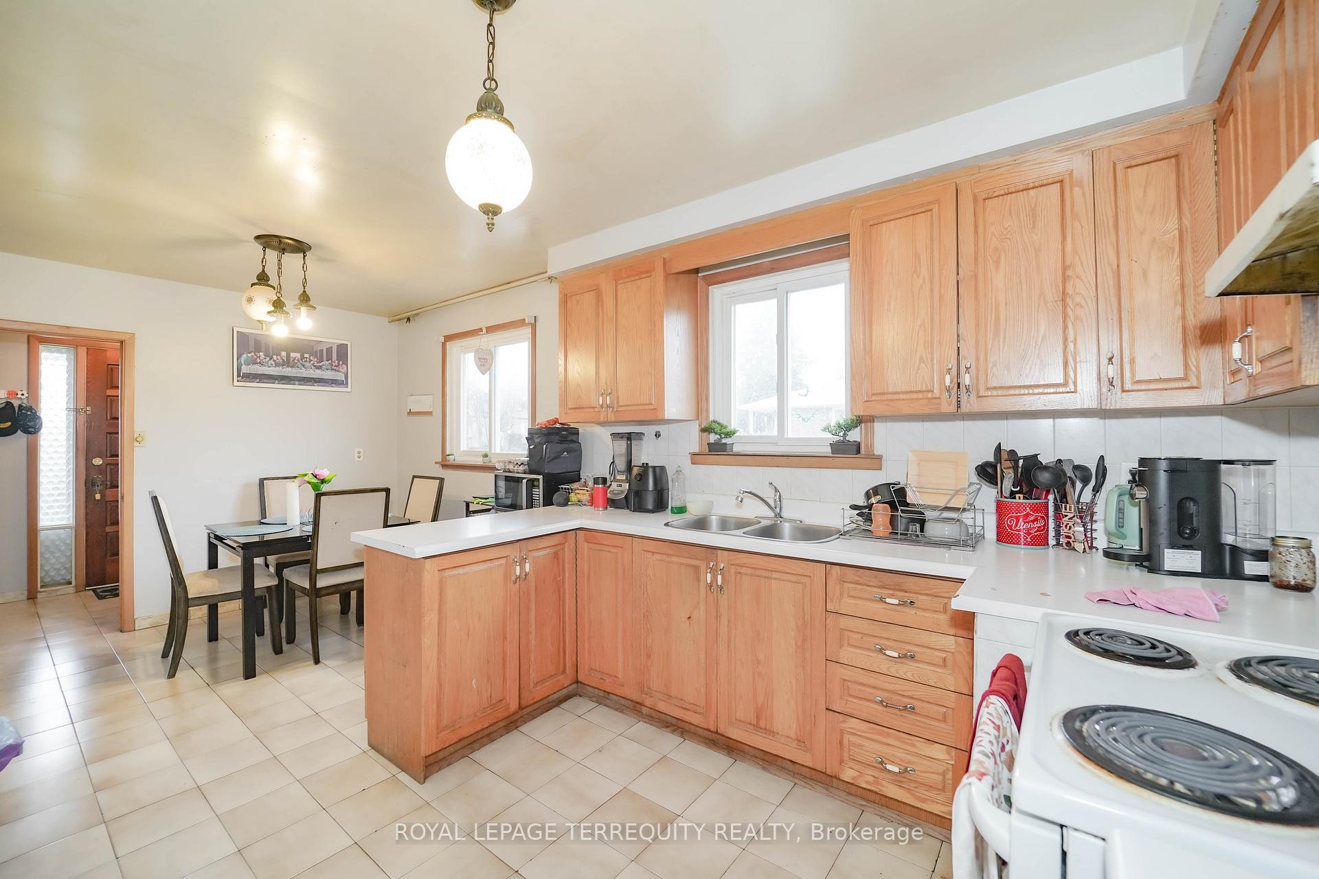 Upper-95 Stanley Road, Toronto, ON - Indoor Photo Showing Kitchen With Double Sink