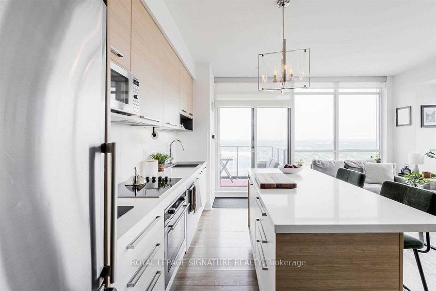 3409-36 Park Lawn Road, Toronto, ON - Indoor Photo Showing Kitchen With Upgraded Kitchen