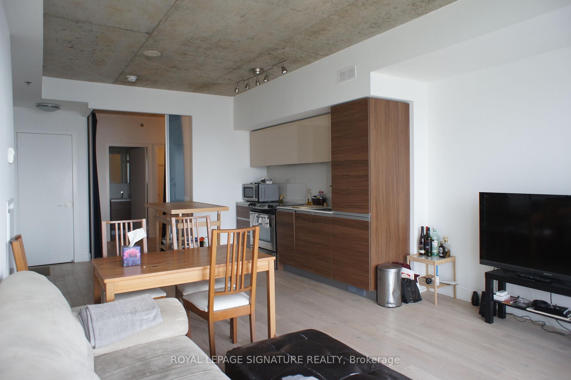 1211-20 Minowan Miikan Lane, Toronto, ON - Indoor