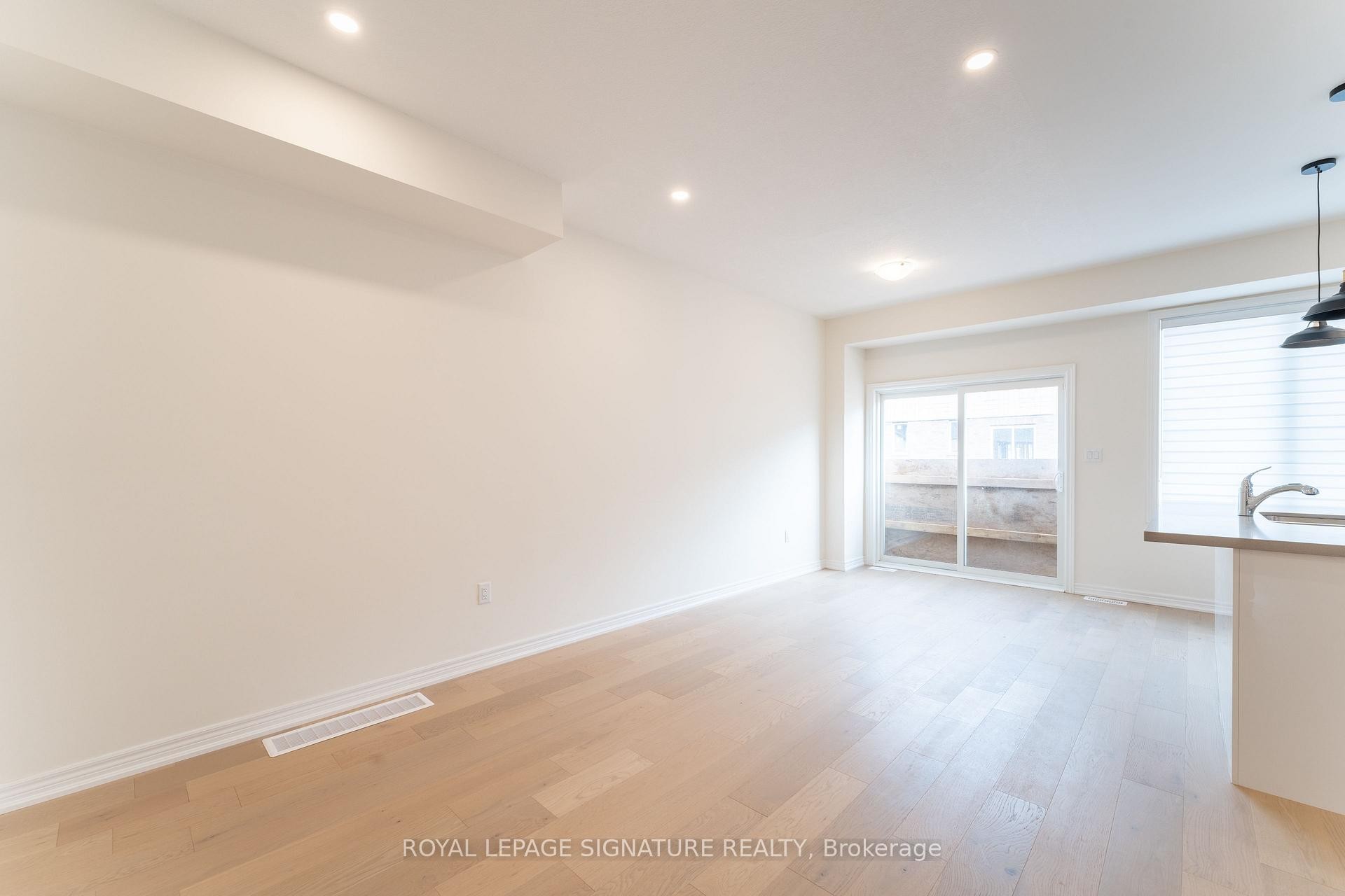 143 Sonoma Lane, Hamilton, ON - Indoor Photo Showing Other Room