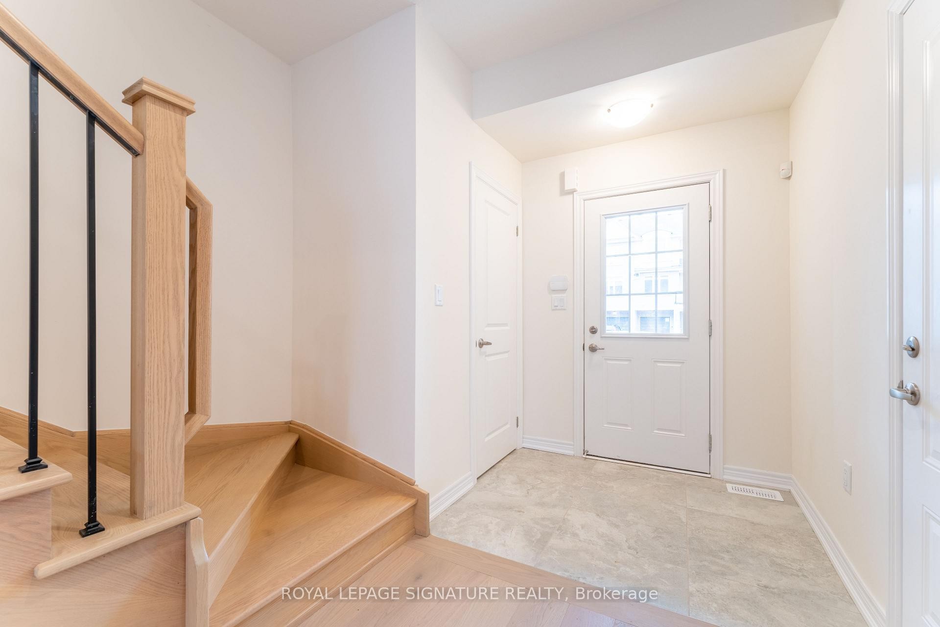 143 Sonoma Lane, Hamilton, ON - Indoor Photo Showing Other Room