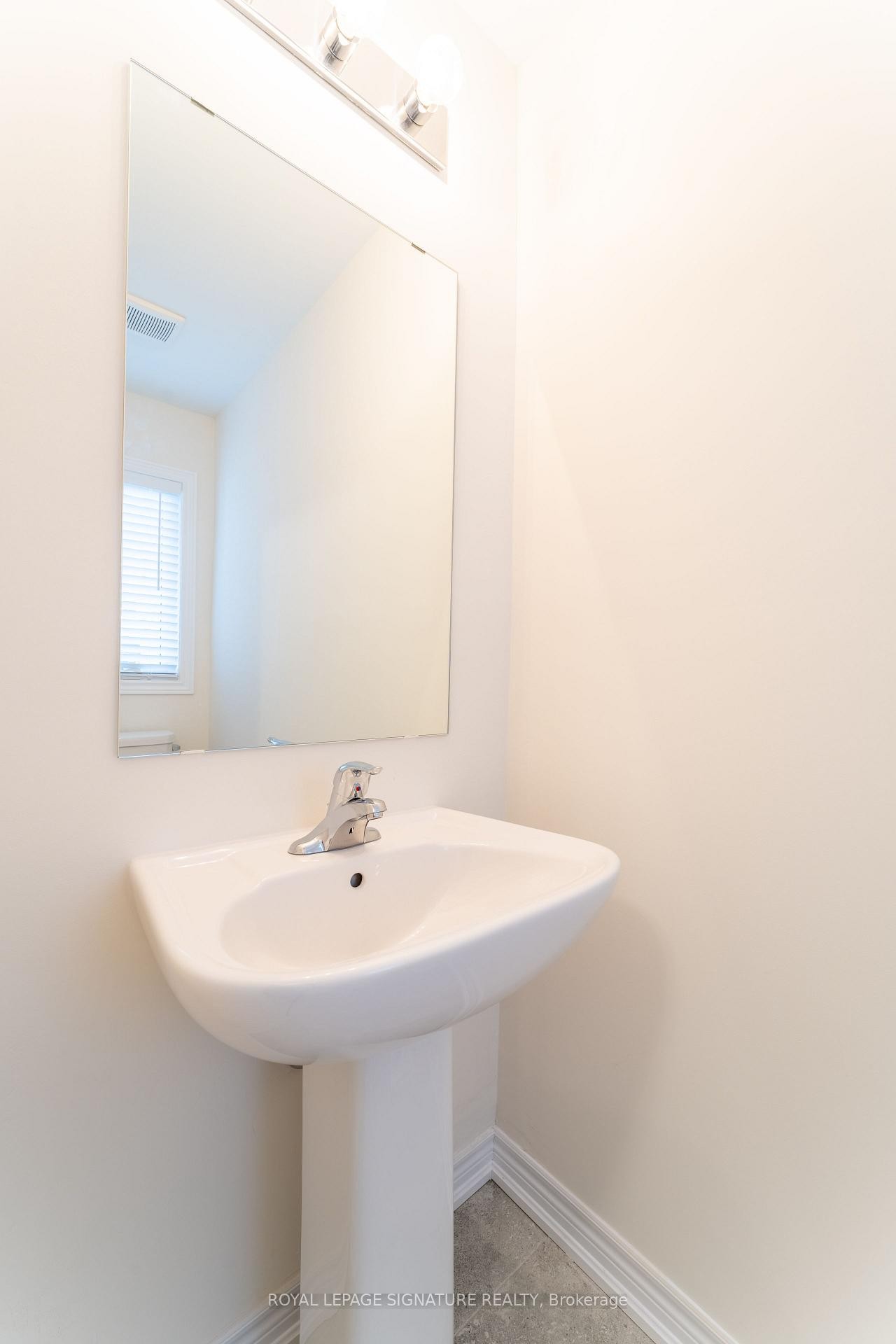 143 Sonoma Lane, Hamilton, ON - Indoor Photo Showing Bathroom