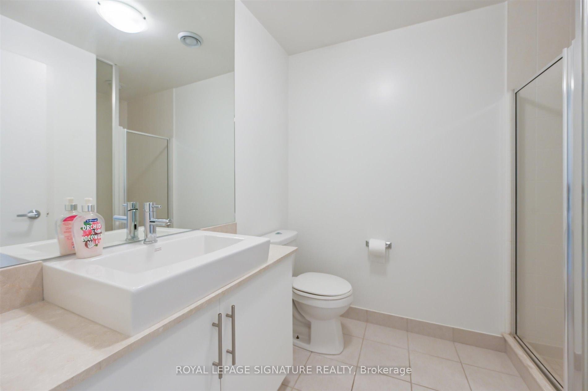 3007-55 Bremner Boulevard, Toronto, ON - Indoor Photo Showing Bathroom
