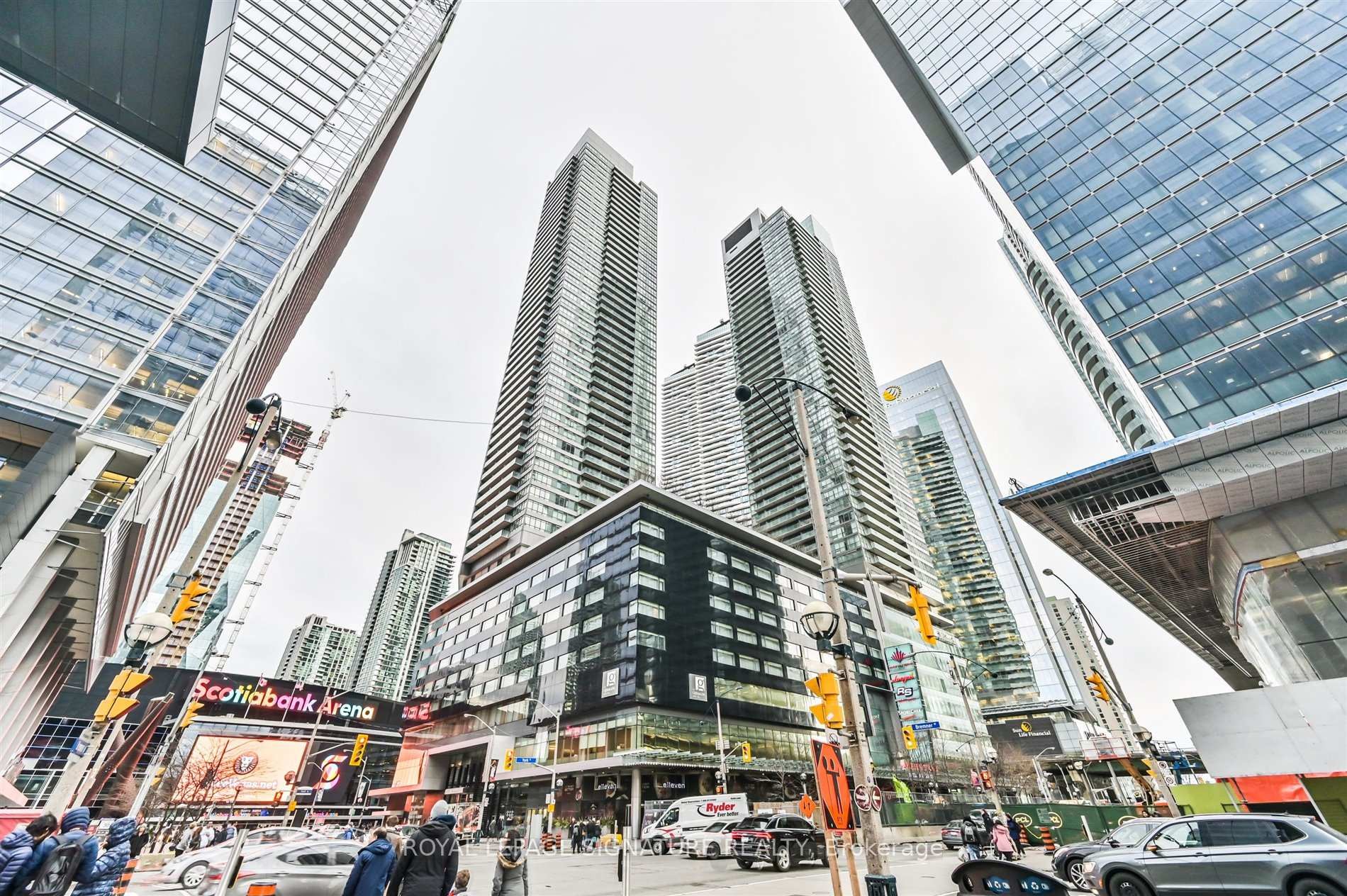 3007-55 Bremner Boulevard, Toronto, ON - Outdoor With Facade