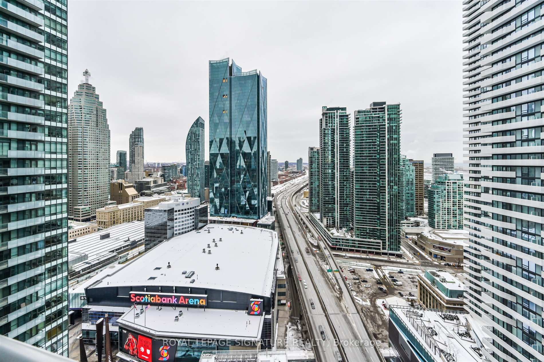 3007-55 Bremner Boulevard, Toronto, ON - Outdoor With Facade