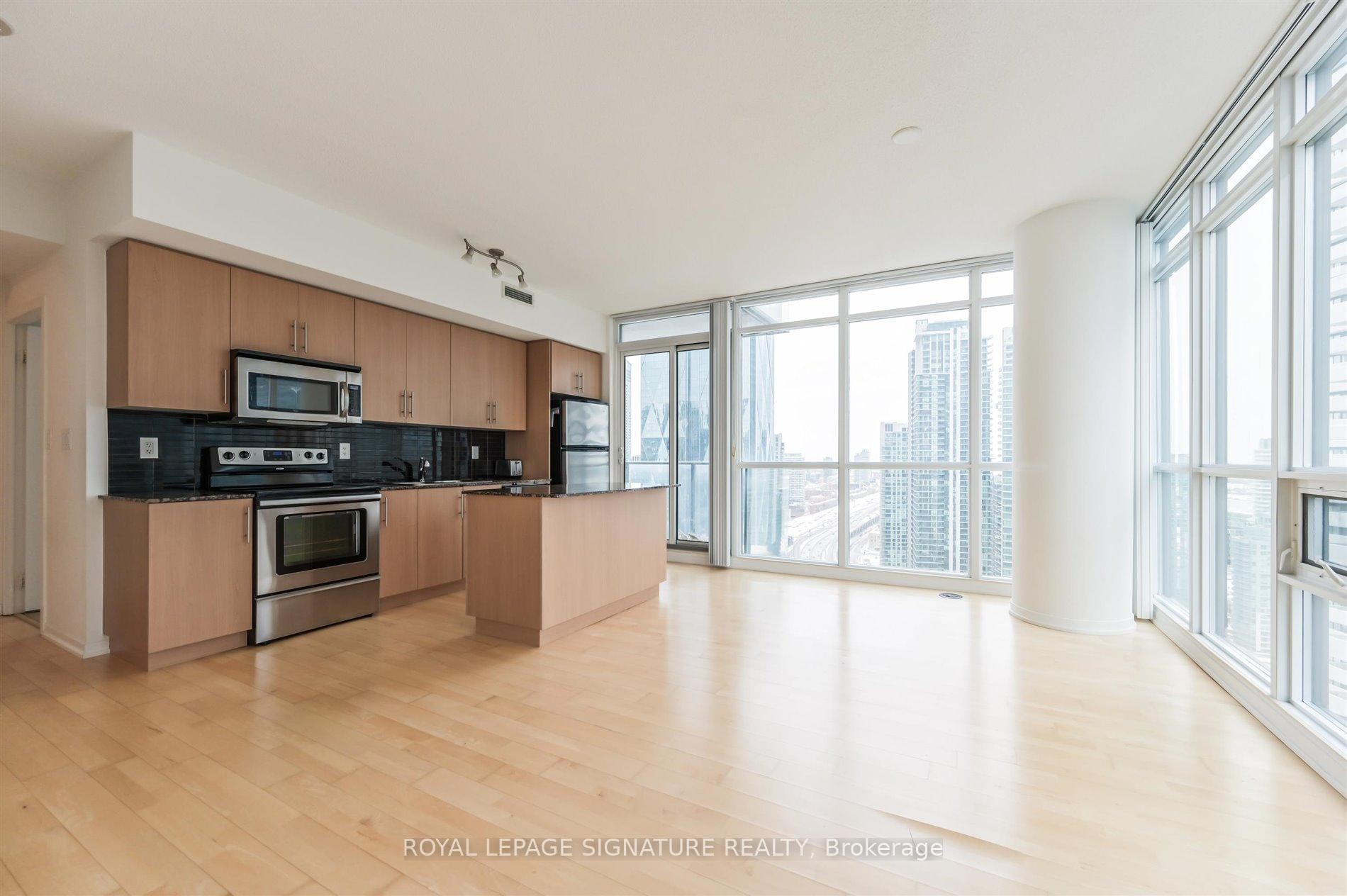 3007-55 Bremner Boulevard, Toronto, ON - Indoor Photo Showing Kitchen