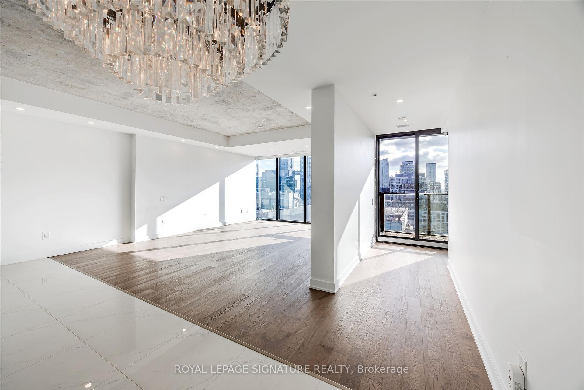 Ph1404-629 King Street W, Toronto, ON - Indoor Photo Showing Other Room