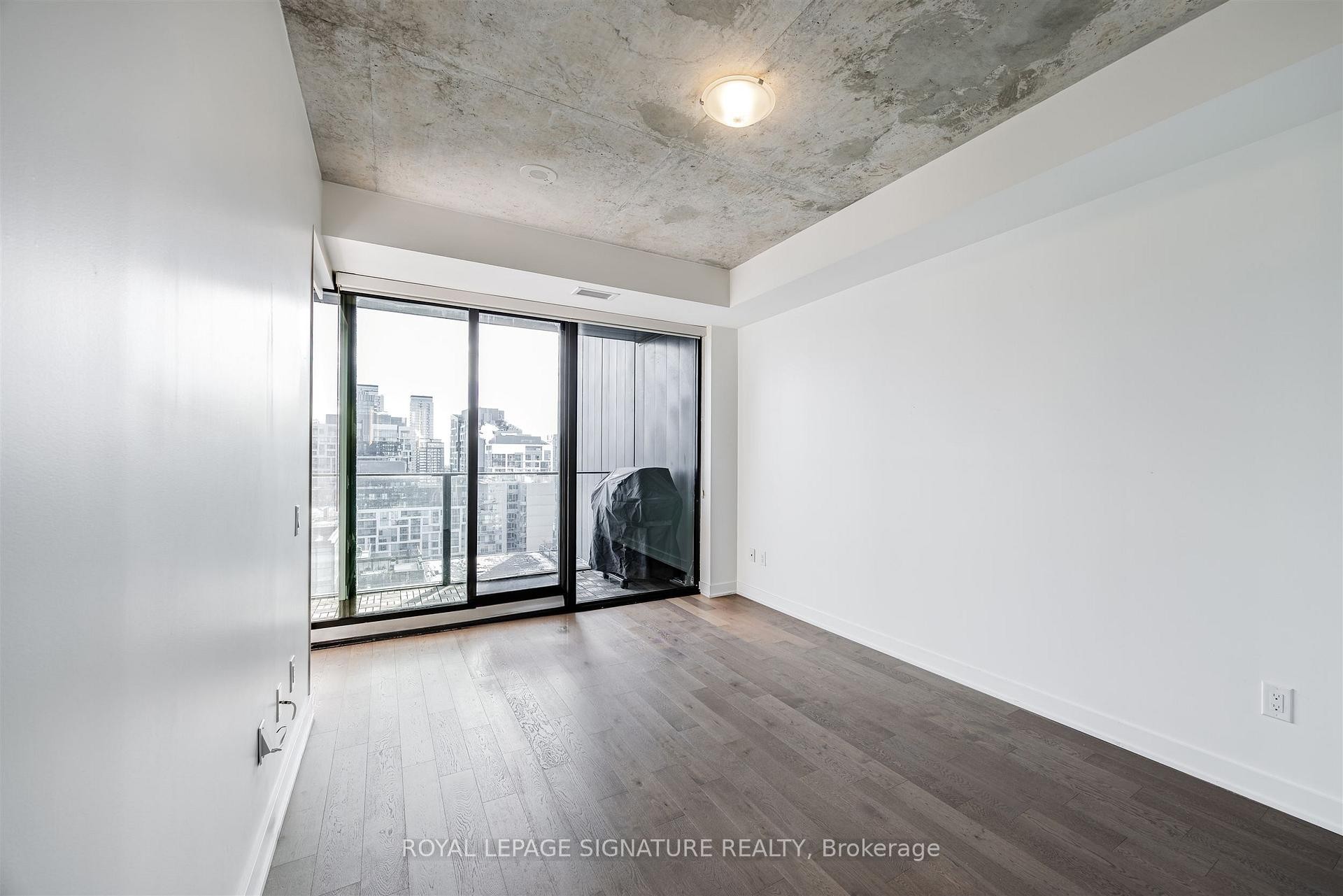 Ph1404-629 King Street W, Toronto, ON - Indoor Photo Showing Other Room