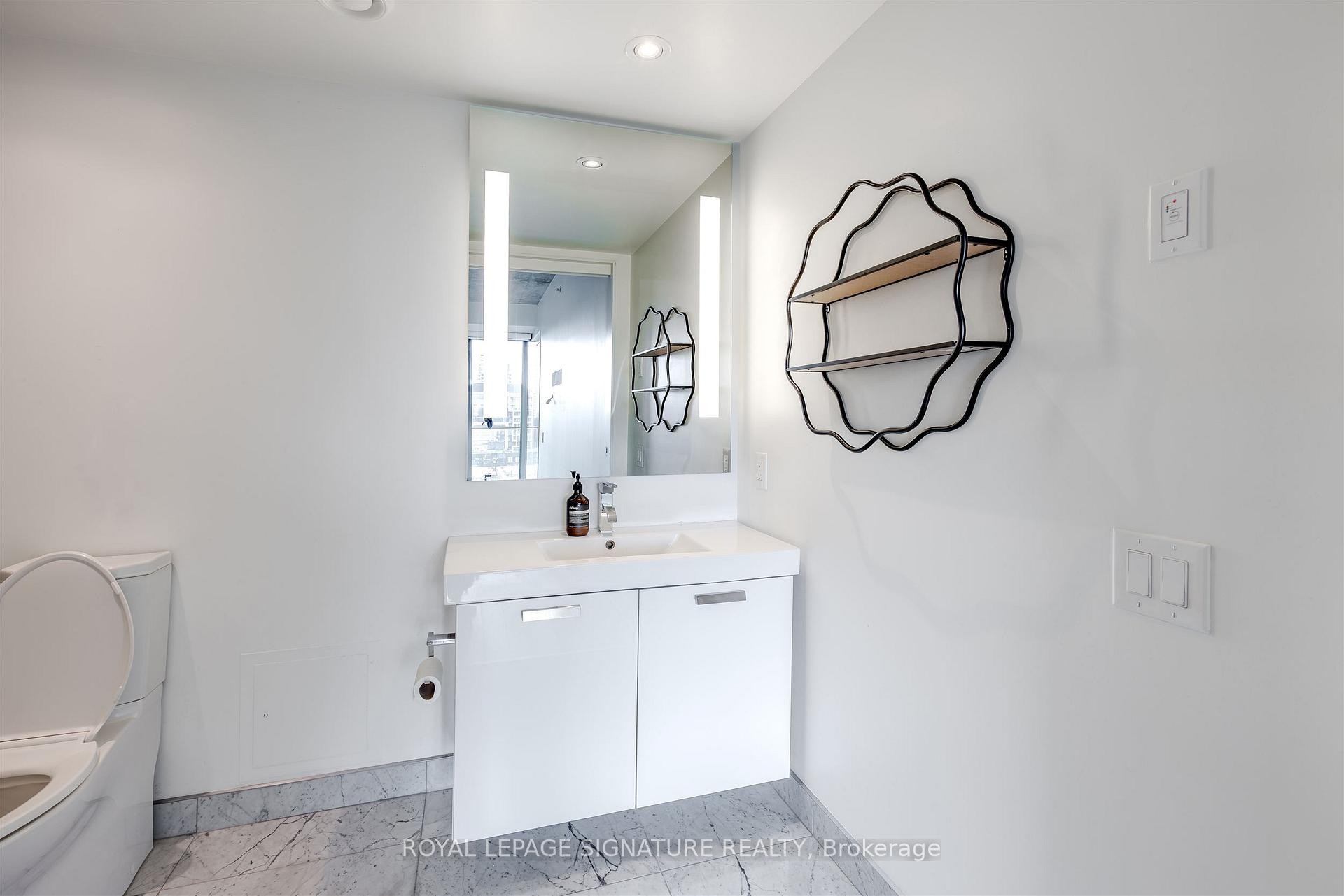 Ph1404-629 King Street W, Toronto, ON - Indoor Photo Showing Bathroom