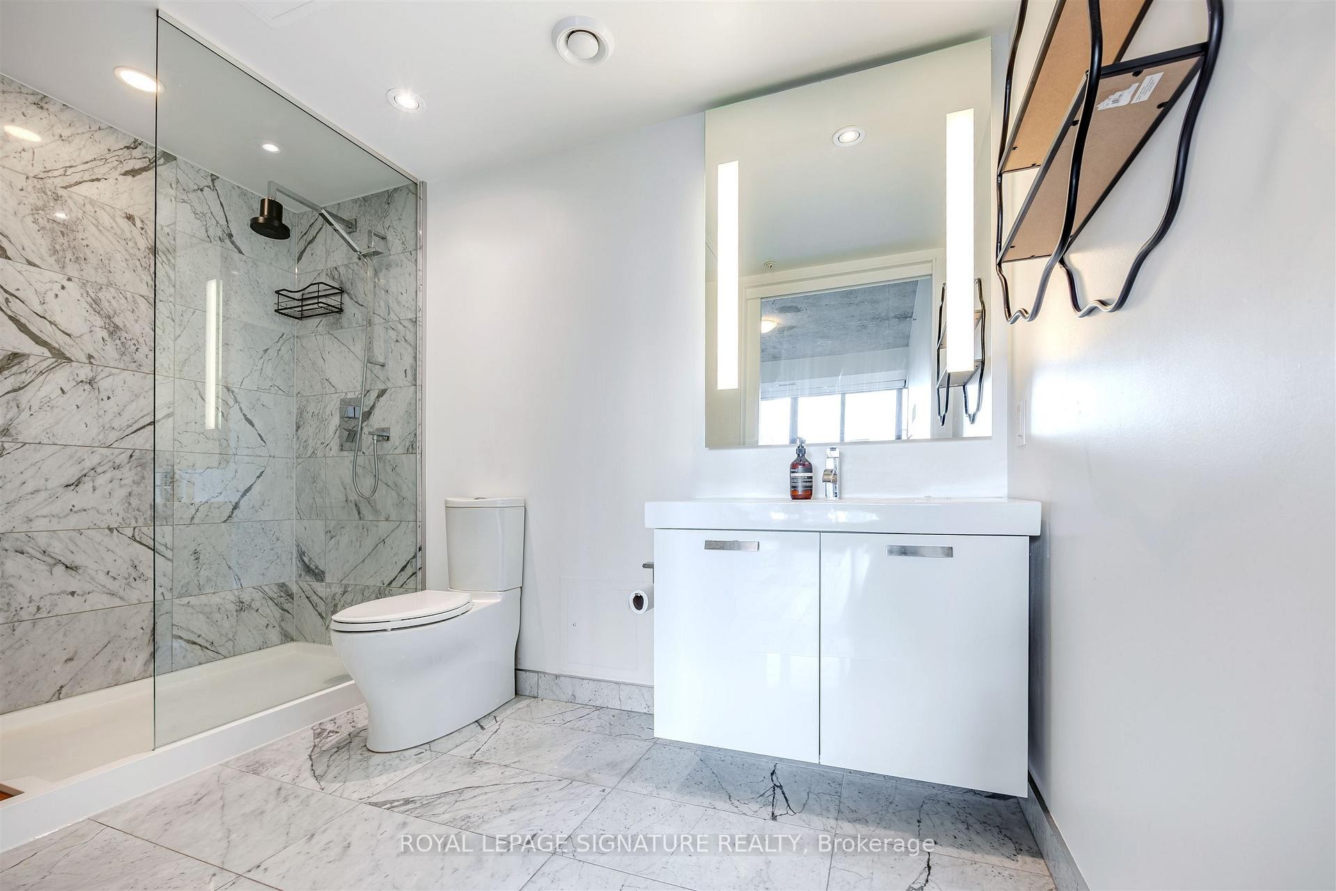 Ph1404-629 King Street W, Toronto, ON - Indoor Photo Showing Bathroom