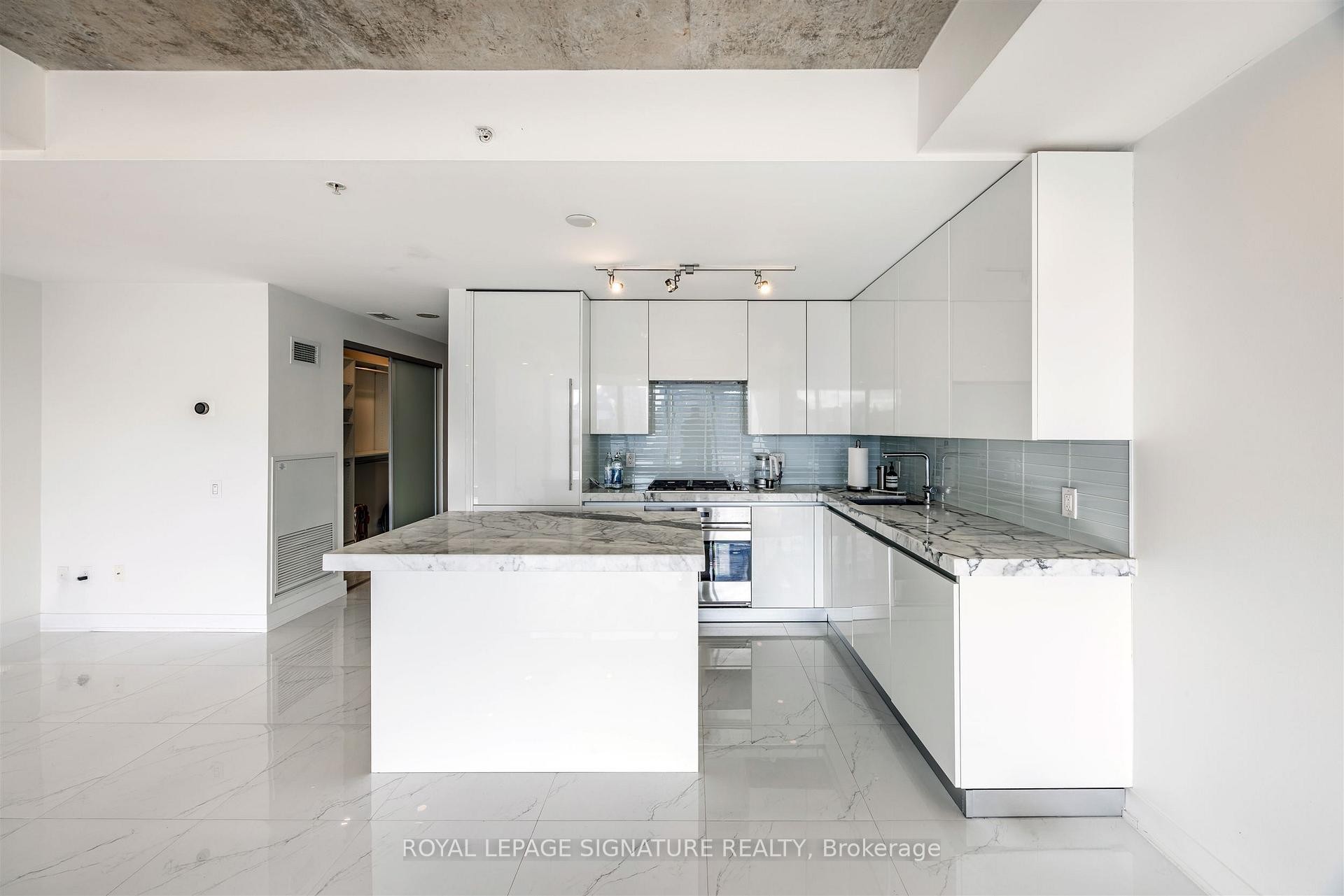 Ph1404-629 King Street W, Toronto, ON - Indoor Photo Showing Kitchen With Upgraded Kitchen